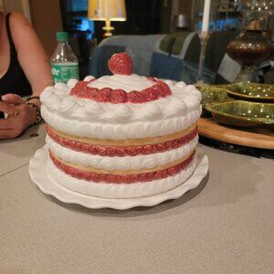 Cardinal Hand Painted Ceramic Strawberry Cake Dome